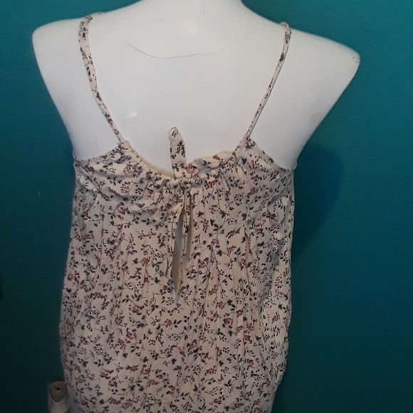 Cute floral top - Picture 3 of 4